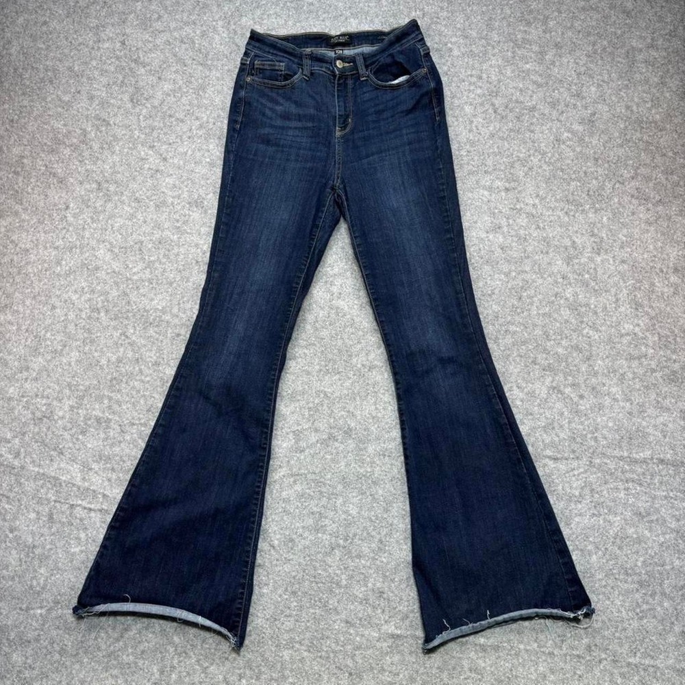 Judy blue women high rise flare jeans with a dark wash and frayed hem size 7/28
